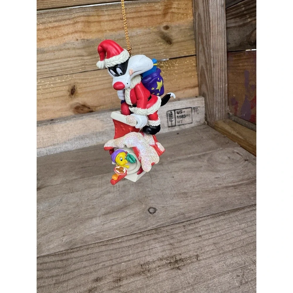 1996 Looney Tunes Sylvester and‎ Tweety Santa Birdhouse Christmas Ornament